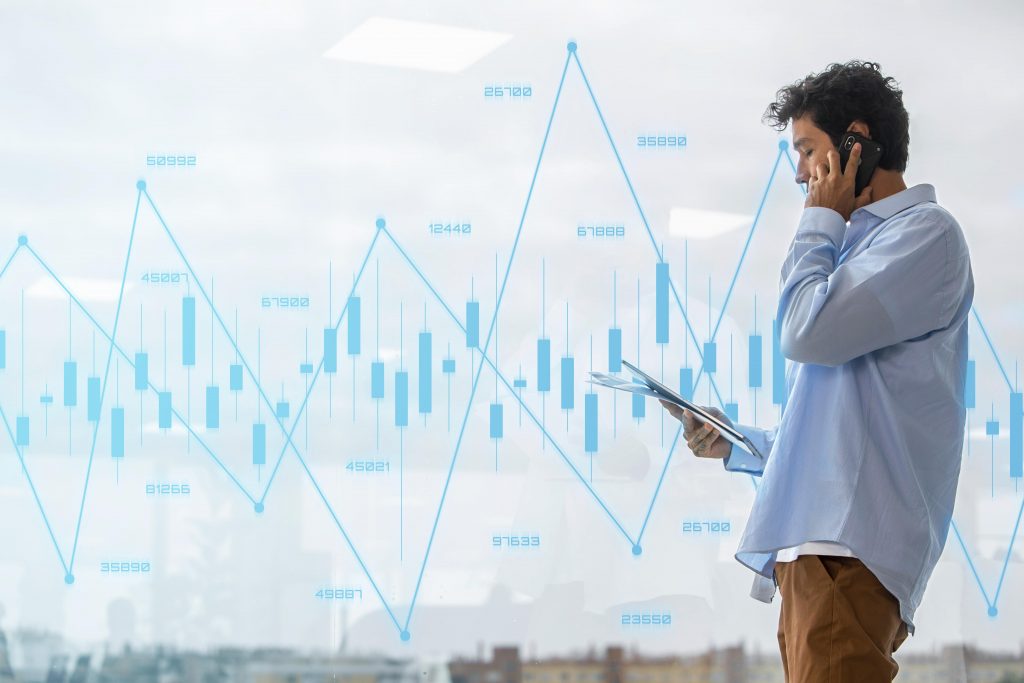 Guia de Tributação: Imposto de Renda - Como declarar corretamente os seus investimentos no Exterior. 

Com a globalização financeira e o aumento da facilidade de acesso aos mercados internacionais, cada vez mais brasileiros têm optado por investir no exterior. No entanto, essa prática requer atenção especial no momento da declaração do Imposto de Renda (IR). Recentemente, houve mudanças na legislação que impactam diretamente quem possui investimentos fora do país. Neste guia, vamos abordar as novas regras e orientar sobre como fazer corretamente a declaração de IR para esses casos.